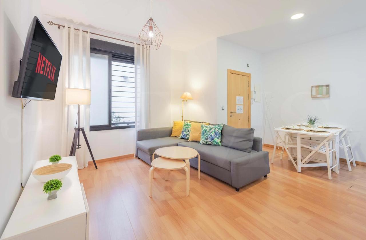 Relaxing Apartment With Community Pool & Parking- Center Малага Экстерьер фото