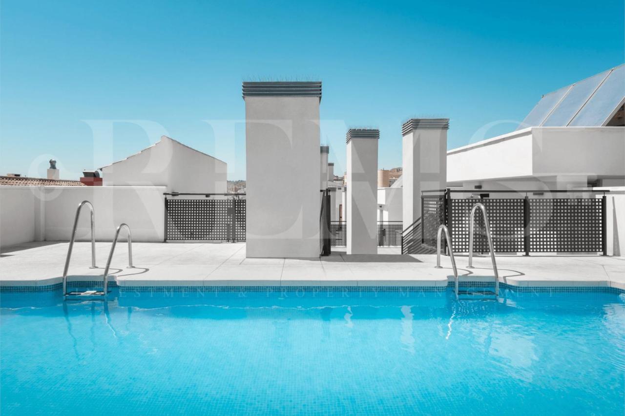 Relaxing Apartment With Community Pool & Parking- Center Малага Экстерьер фото