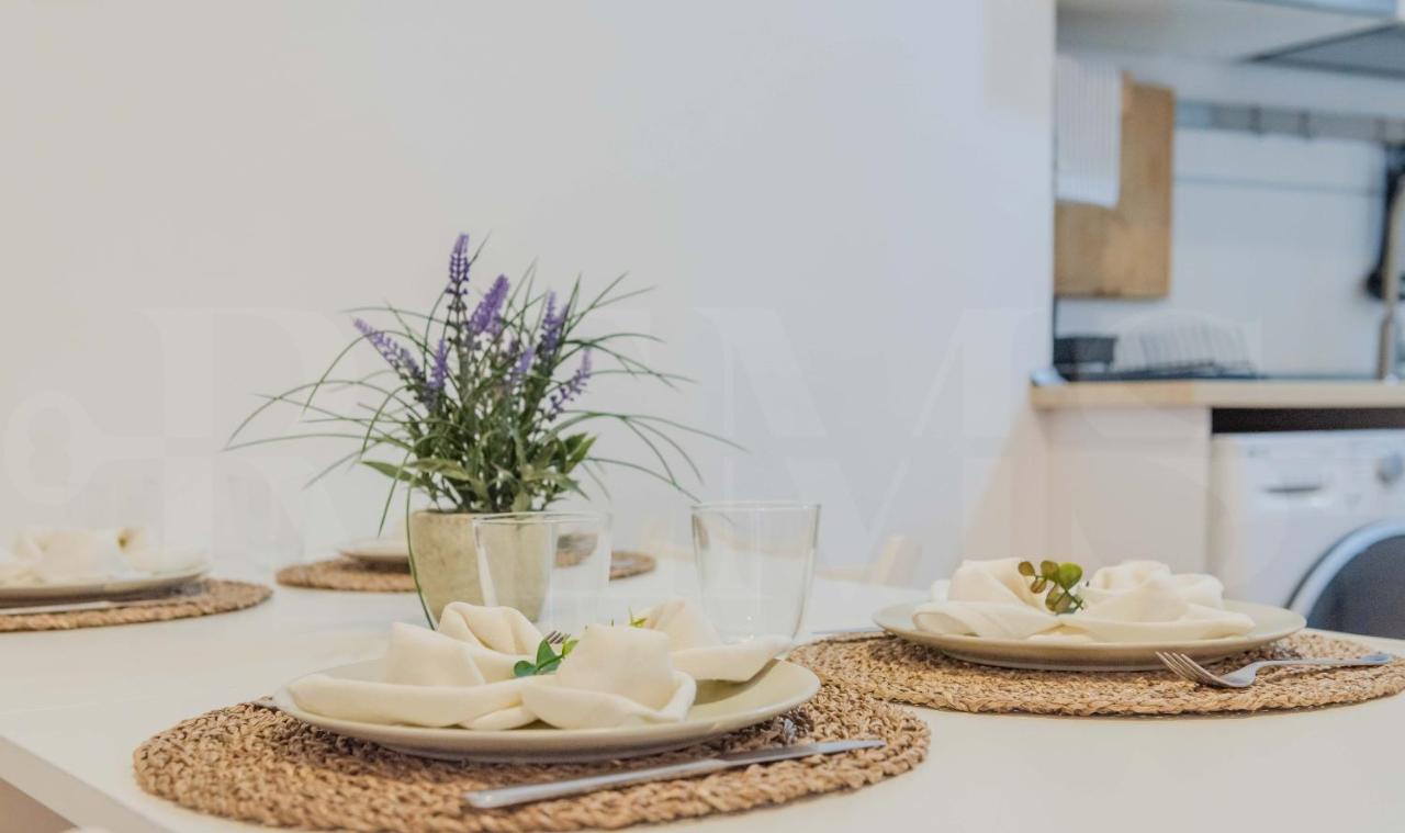 Relaxing Apartment With Community Pool & Parking- Center Малага Экстерьер фото